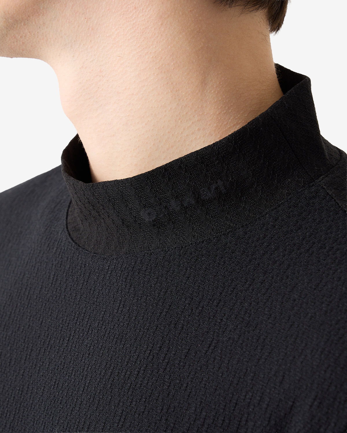 NAG SIGNATURE MOCK NECK TEE