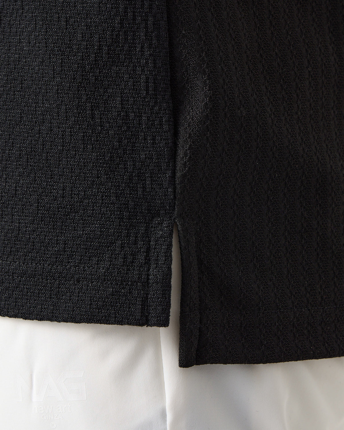 NAG SIGNATURE MOCK NECK TEE