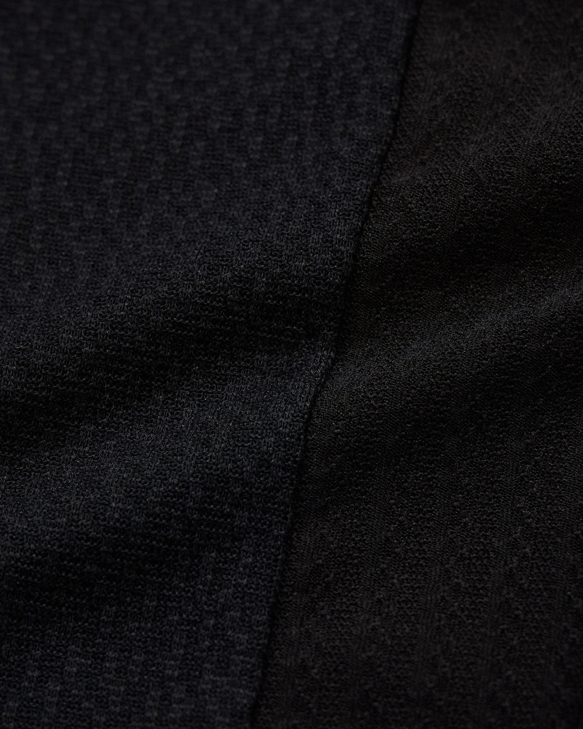 NAG SIGNATURE MOCK NECK TEE