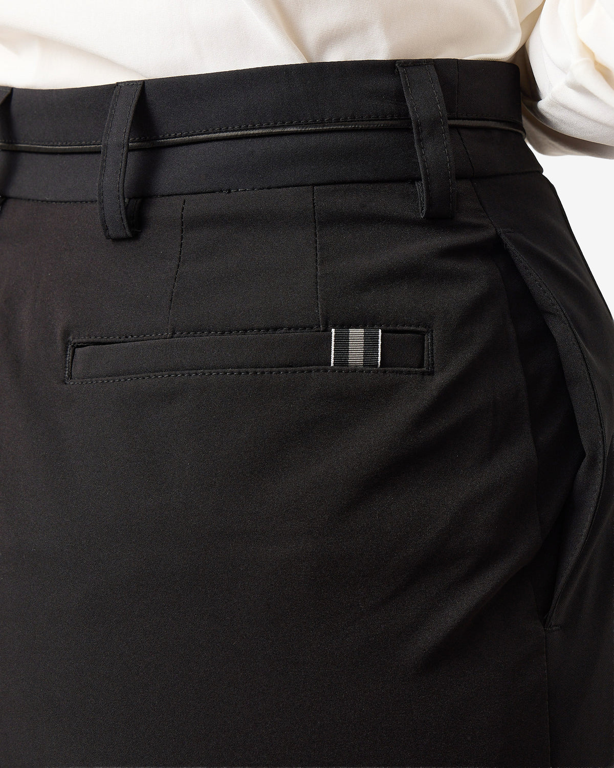 PERFORMANCE PLEATED SKIRT