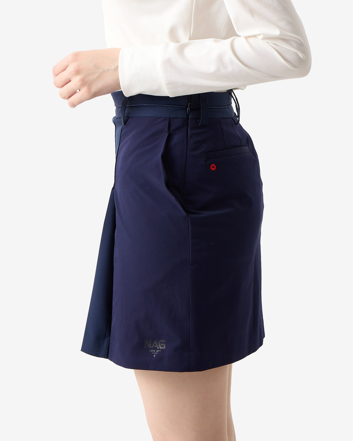 PERFORMANCE PLEATED SKIRT